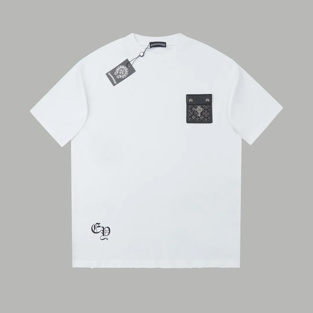 🅿️220 ✨CH✨🆕25SS spring and summer new style Crow Heart ✝ frame logo embroidered leather label short sleeves Light luxury essential item for daily commuting for men and women Correct version Welcome to compare Detailed features · 260g 100% pure cotton double yarn jersey fabric · Special thickened 32 pieces of double-strand 1X1 thread in the same vat · Double needle stitching and cross-stitching technology · Original main mark, washed tag, branded moisture-proof paper packaging Color: White/Black/ Size: S/M/L/XL